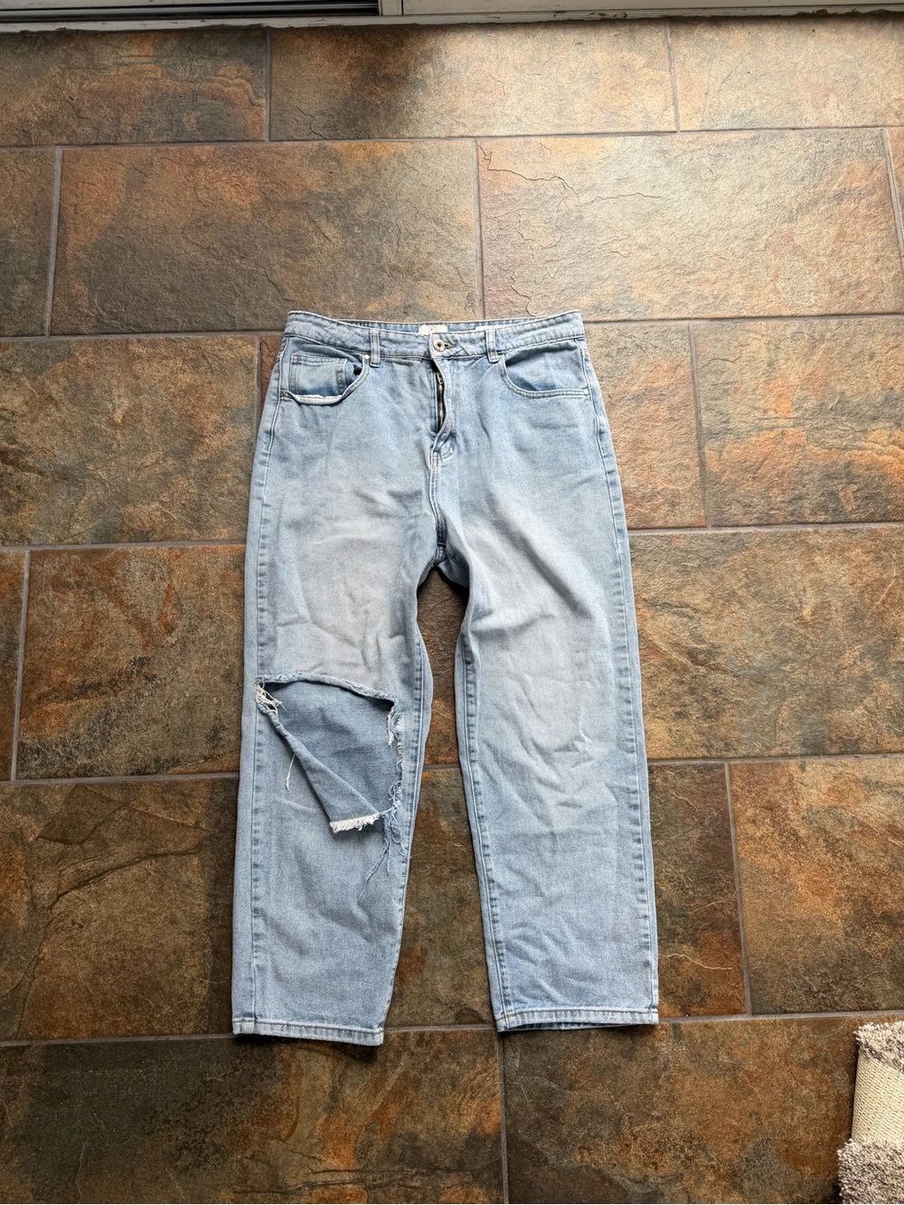 Cotton On Light Blue Relaxed Women's Jeans with Knee Rip
